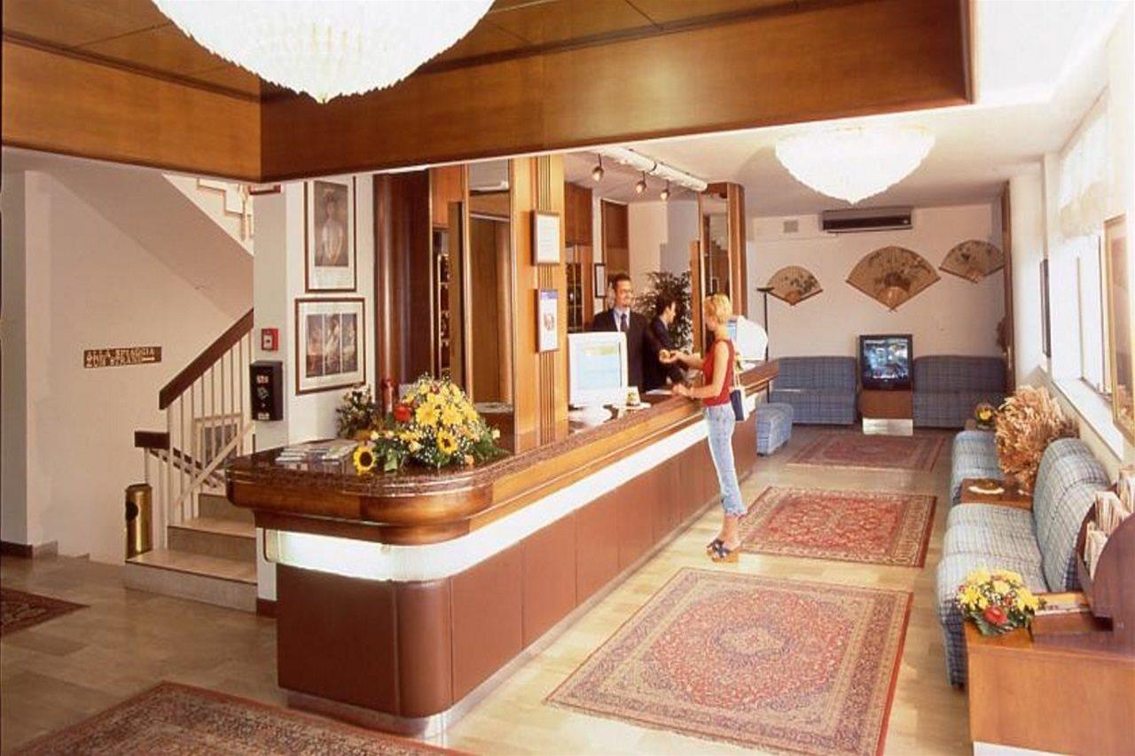 Hotel Heron ليدو دي يسولو المظهر الخارجي الصورة
