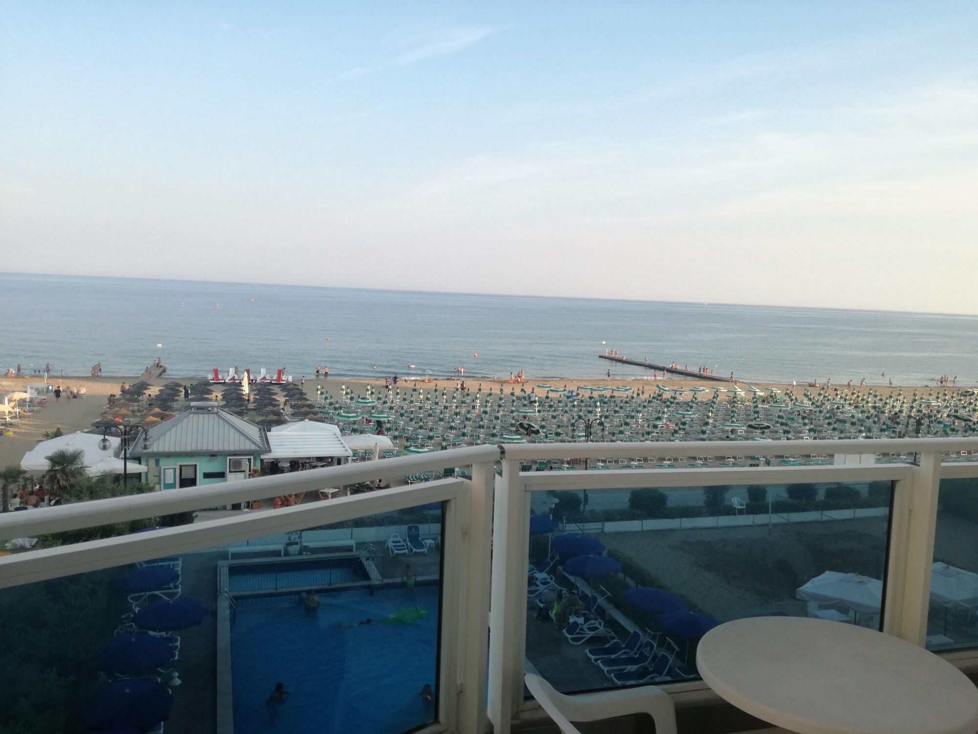 Hotel Heron ليدو دي يسولو المظهر الخارجي الصورة