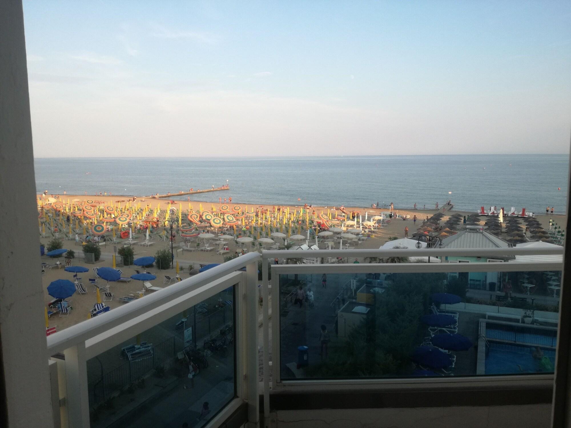 Hotel Heron ليدو دي يسولو المظهر الخارجي الصورة