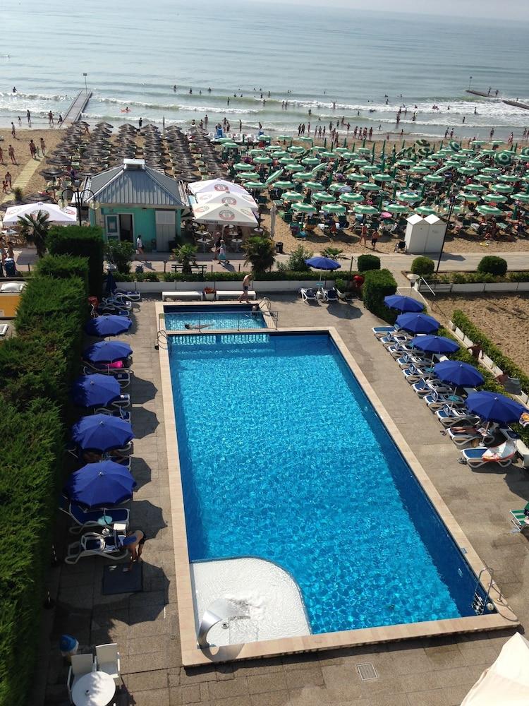 Hotel Heron ليدو دي يسولو المظهر الخارجي الصورة