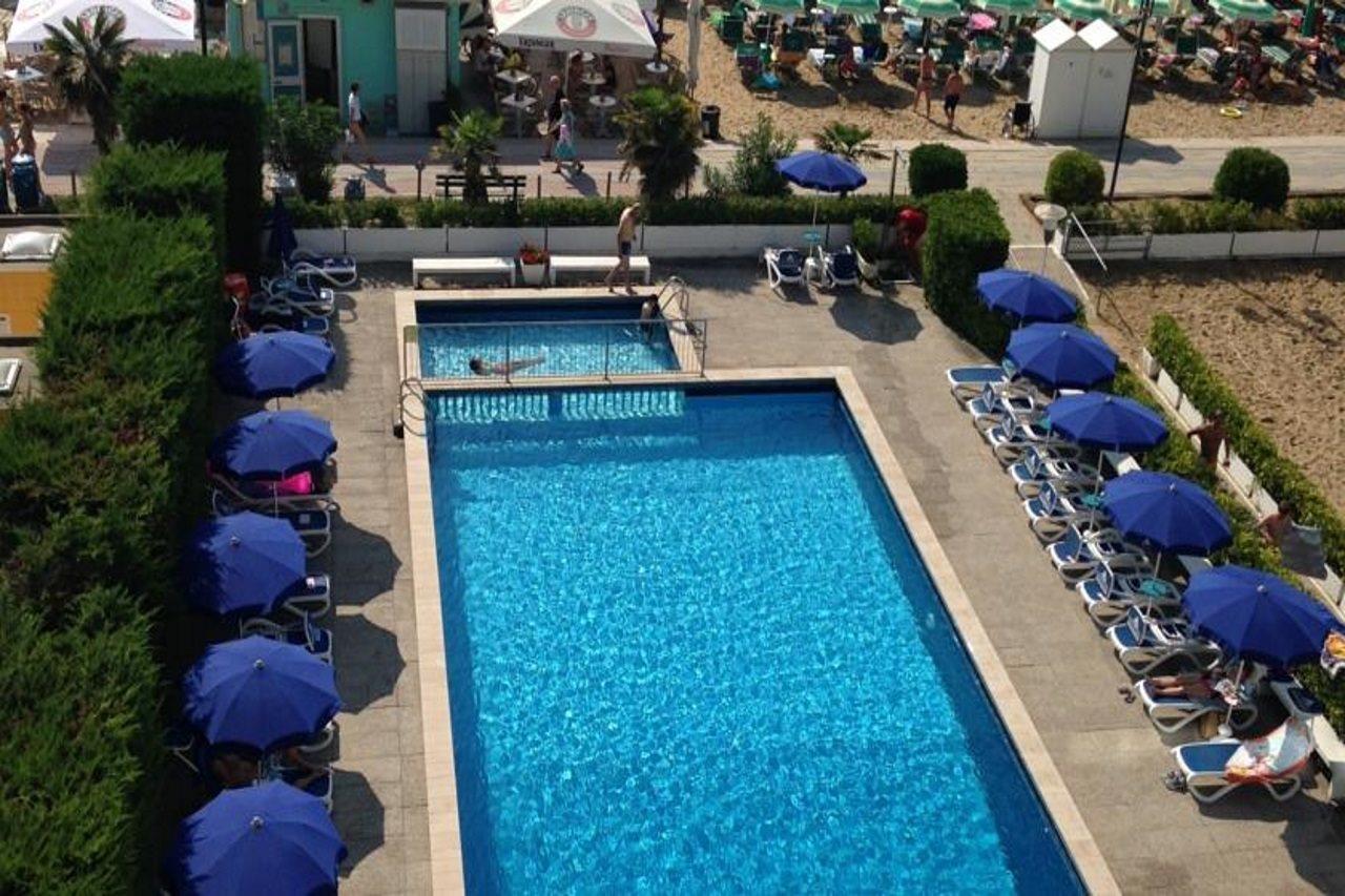 Hotel Heron ليدو دي يسولو المظهر الخارجي الصورة